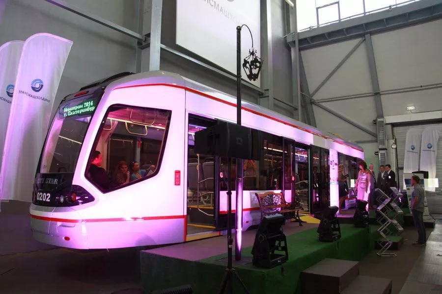 Innoprom-2014-tramvay-dostupen-dlya-kolyasok.jpg